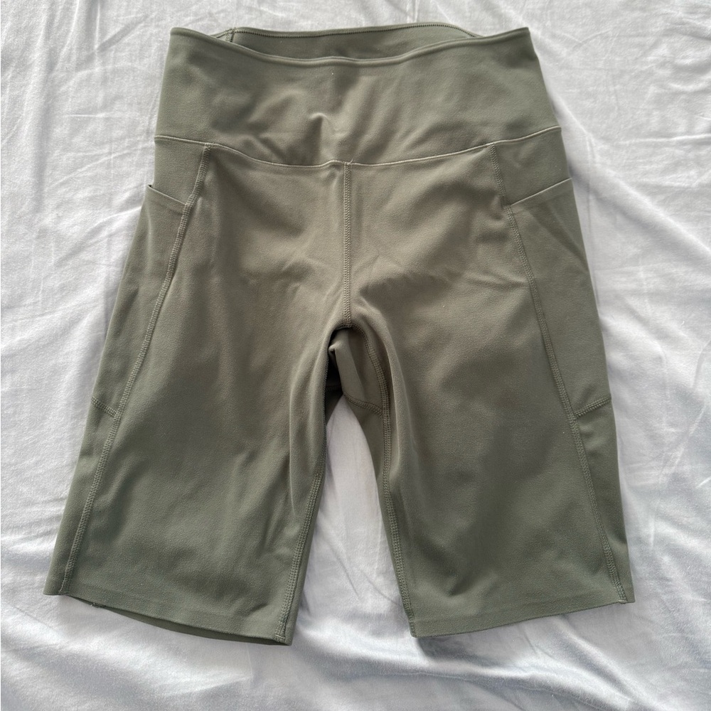 UNIQLO AIRism Biker Shorts (Olive Green, Size M)